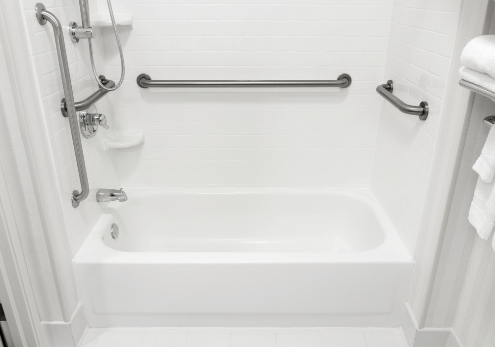 In-Trend - Accessible Bathtub Multiple railings